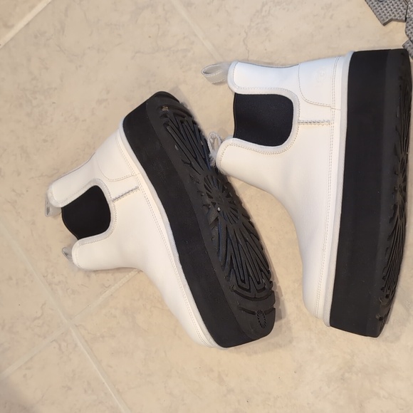 UGG Neumal Platform Chelsea Women's White Boots - Picture 3 of 10